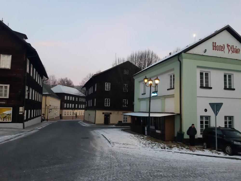 Hotel Dzban Jindrichov Kültér fotó